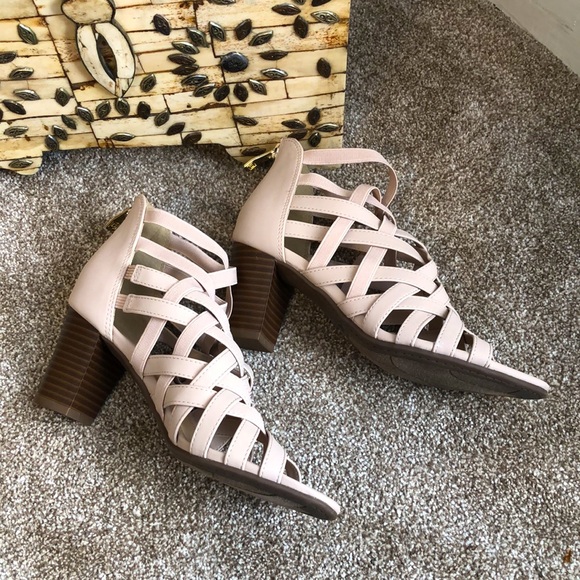 Liz Claiborne Sz6 New cream open-toe, zip back closure, crisscross stretchable - Picture 3 of 8